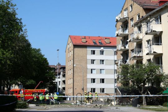 Έκρηξη σε σύμπλεγμα πολυκατοικιών στη Σουηδία 