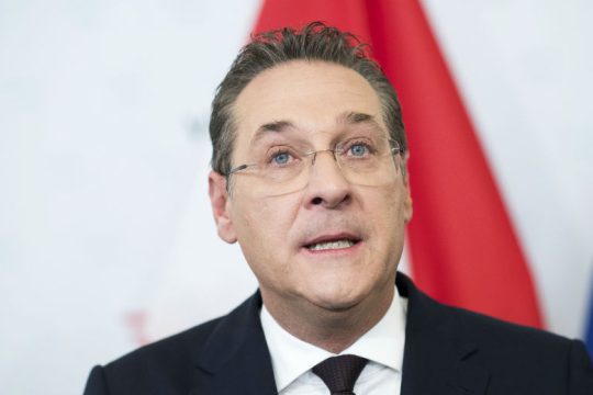 Δεν πάει Ευρωκοινοβούλιο ο Στράχε μετά το Ίμπιζα – γκέιτ