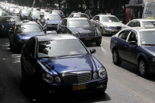 «Κούρσες» με tablet κι απενεργοποιημένα ταξίμετρα