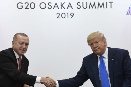 Τόσο μακριά… τόσο κοντά