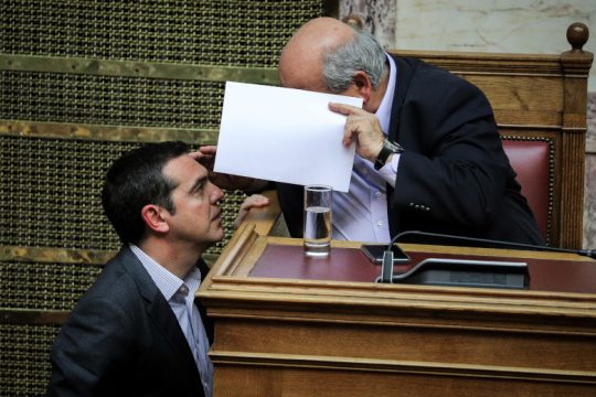 Παγώνουν οι μετατάξεις στη Βουλή με εντολή Τσίπρα