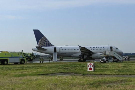 Λαχτάρα για επιβάτες της United στο αεροδρόμιο Νιούαρκ