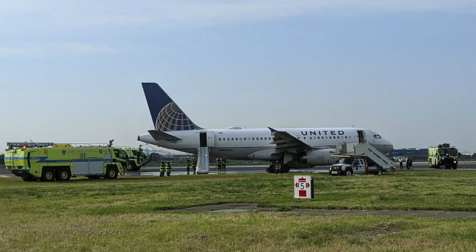 Λαχτάρα για επιβάτες της United στο αεροδρόμιο Νιούαρκ