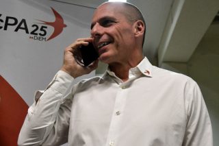 Κάπως έτσι εξαφανίστηκε η ΛΑ.Ε., αυτό θέλει και ο Βαρουφάκης; 