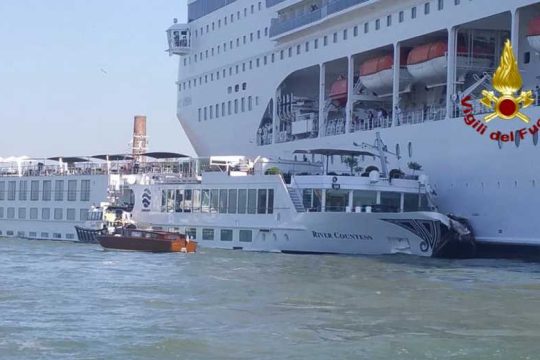 Πέντε τραυματίες στο ατύχημα με κρουαζιερόπλοιο στη Βενετία