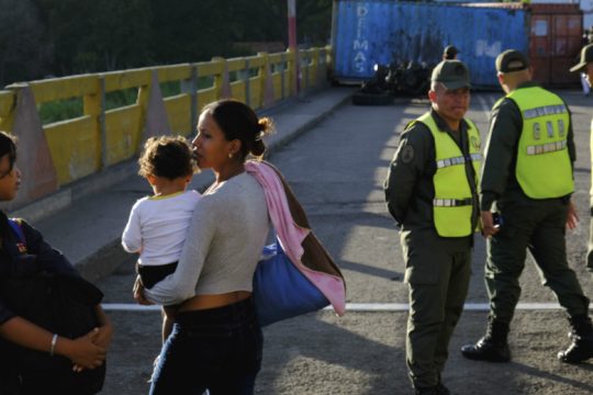 Άνοιξαν ξανά τα σύνορα της Βενεζουέλας με την Κολομβία