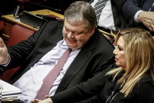 Βαθαίνει η κρίση στο Κίνημα Αλλαγής, αντιδράσεις από ΣΥΡΙΖΑ και Ν.Δ.