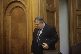 Θεσμικό μέλλον, αμφιλεγόμενο παρελθόν