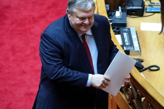 Σύντροφοι και αντίπαλοι χειροκρότησαν τον Ευάγγελο Βενιζέλο