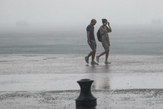 Βροχές και καταιγίδες στα δυτικά, κεντρικά και βόρεια