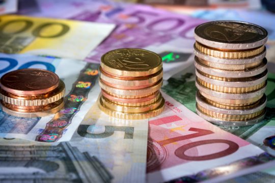 Στο μισό ο δανεισμός για το Δημόσιο, μέσω εντόκων