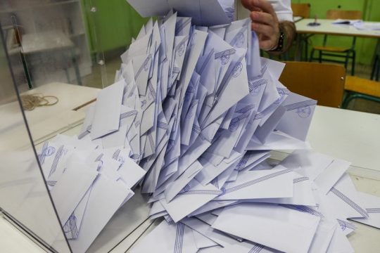 Σφοδρή επίθεση Ν.Δ. και ΚΙΝ.ΑΛΛ. εναντίον της απλής αναλογικής πριν αυτή δοκιμαστεί