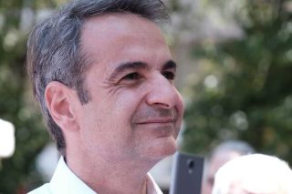 Συνεχίζει στη «λογική της χαμένης ψήφου» ψάχνοντας την αυτοδυναμία