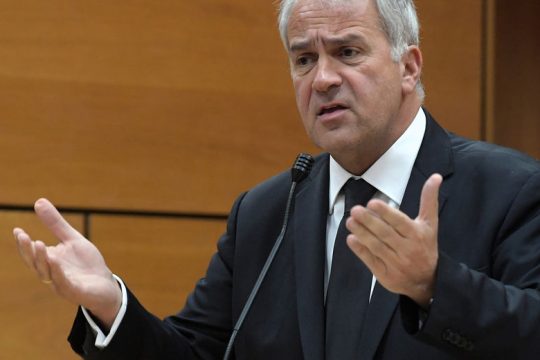 Το παρελθόν που τον στοιχειώνει και οι απαιτήσεις