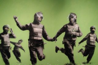 Banksy: ένας ακτιβιστής αντάρτης πόλης
