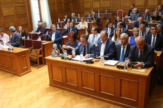 Αγριο σφυροκόπημα στο νομοσχέδιο για το «επιτελικό κράτος»