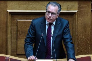 Κουμουτσάκος σε «γραμμή» Βίκτορ Ορμπαν