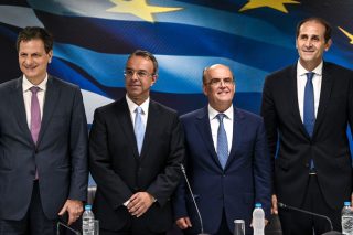 Υποσχέθηκαν μείωση φόρων για νοικο κυριά και επιχειρήσεις