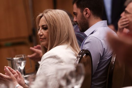 Δρόμος στρωμένος με αγκάθια και γκρίνιες