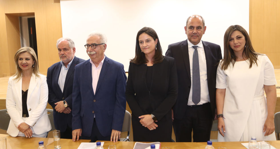Με τη βοήθεια της… Εκκλησίας