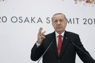 Ο Ερντογάν αγοράζει… από όλα τα καλάθια!