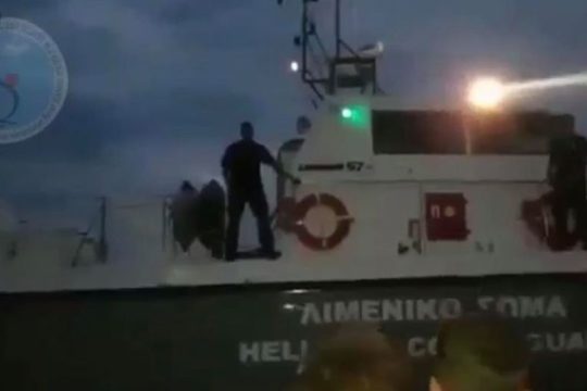 Παράνομη επαναπροώθηση προσφύγων με τη συμμετοχή του Λιμενικού