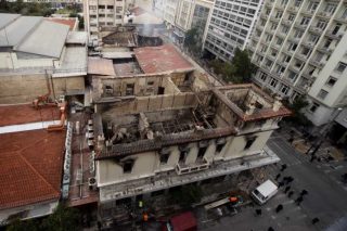Ο Δήμος Αθηναίων χαιρετίζει τη διατήρηση των «Αττικόν» και «Απόλλων»