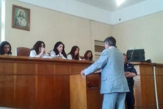 Και κλάααμα ο χρυσαυγίτης!