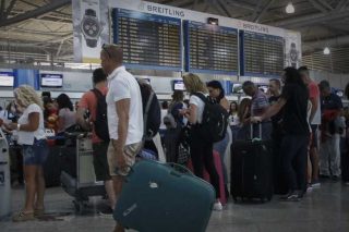 Αστυνομικός κλότσησε αλλοδαπό στο «Ελ. Βενιζέλος»