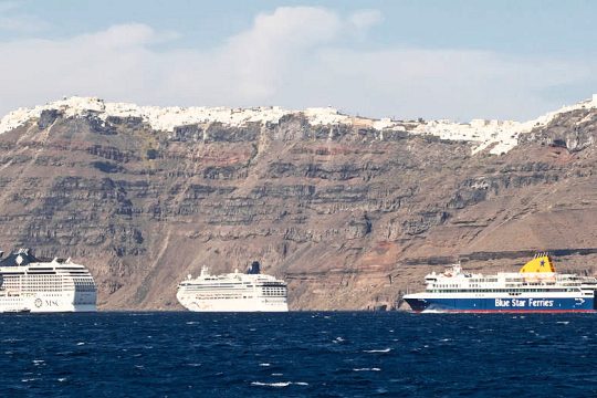 Αναζητούνται λύσεις για διευκόλυνση της κρουαζιέρας στη Σαντορίνη