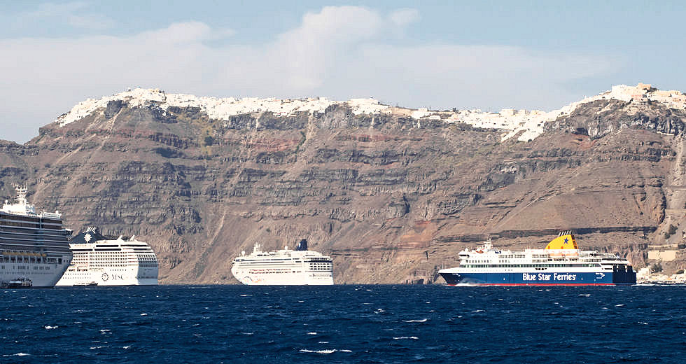 Αναζητούνται λύσεις για διευκόλυνση της κρουαζιέρας στη Σαντορίνη