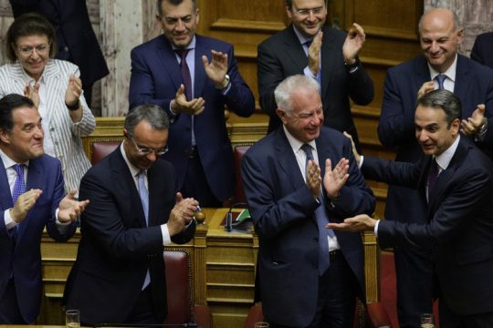 Ψήφος εμπιστοσύνης και… βλέπουμε
