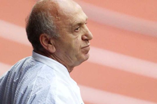 Ενας χρόνος απαγόρευση, με αναστολή