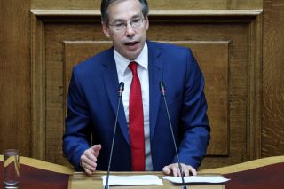 Εκπληξη με Μαυρωτά