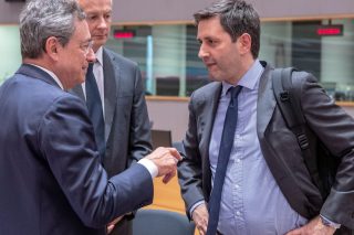 «Παράθυρο» για αφορολόγητο, «πόρτα» για πλεονάσματα