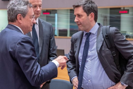 «Παράθυρο» για αφορολόγητο, «πόρτα» για πλεονάσματα