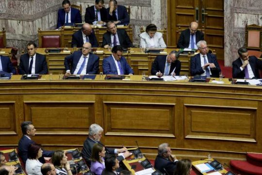 Αποκομματικοποίηση, αλλά από τους… άλλους