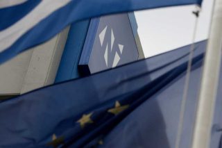 Ταΐζοντας τους φανατικούς κουτόχορτο