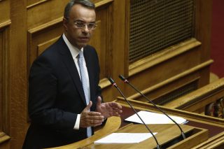 Σε βάθος τετραετίας οι φοροελαφρύνσεις