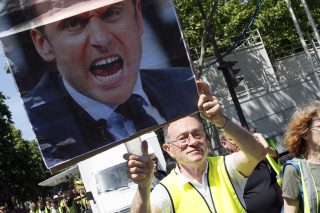 Από τις παραλίες ξανά στον δρόμο τα «κίτρινα γιλέκα»
