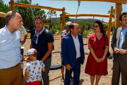 Εγκαίνια παιδικής χαράς στο Μάτι ένα χρόνο μετά την τραγωδία