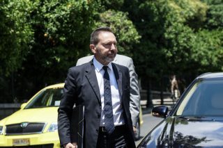 Χαρούμενος στο Μαξίμου
