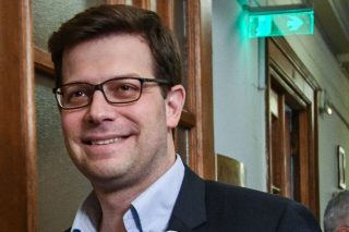 Η δεξιά απειλεί να συμπαρασύρει κάθε κατάκτηση με προοδευτικό πρόσημο