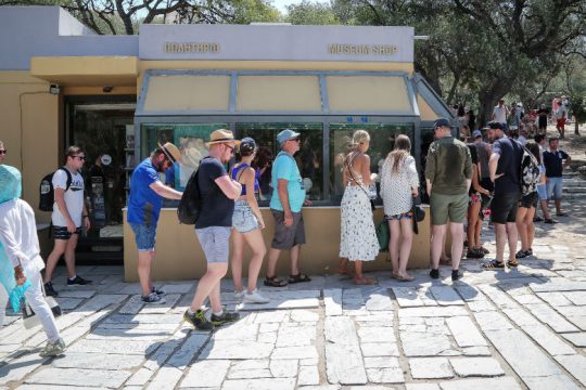Κλειστή η Ακρόπολη το μεσημέρι λόγω καύσωνα