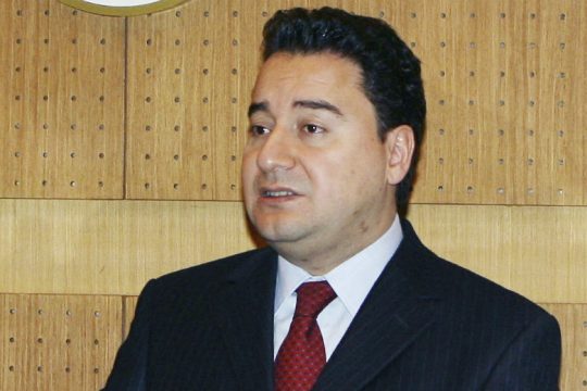 Παραίτηση Μπαμπατζάν από το κόμμα του Ερντογάν και ίδρυση νέου κόμματος