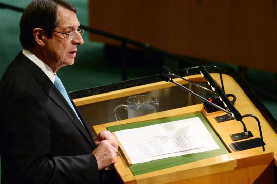 Η Κύπρος σε ασφυκτικό κλοιό