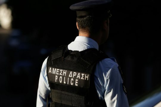 Επείγουσα έρευνα στην ΕΛ.ΑΣ. για βιαιοπραγία αστυνομικού
