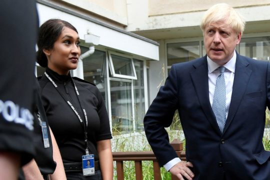 Το Λονδίνο απειλεί τις Βρυξέλλες με άτακτο Brexit