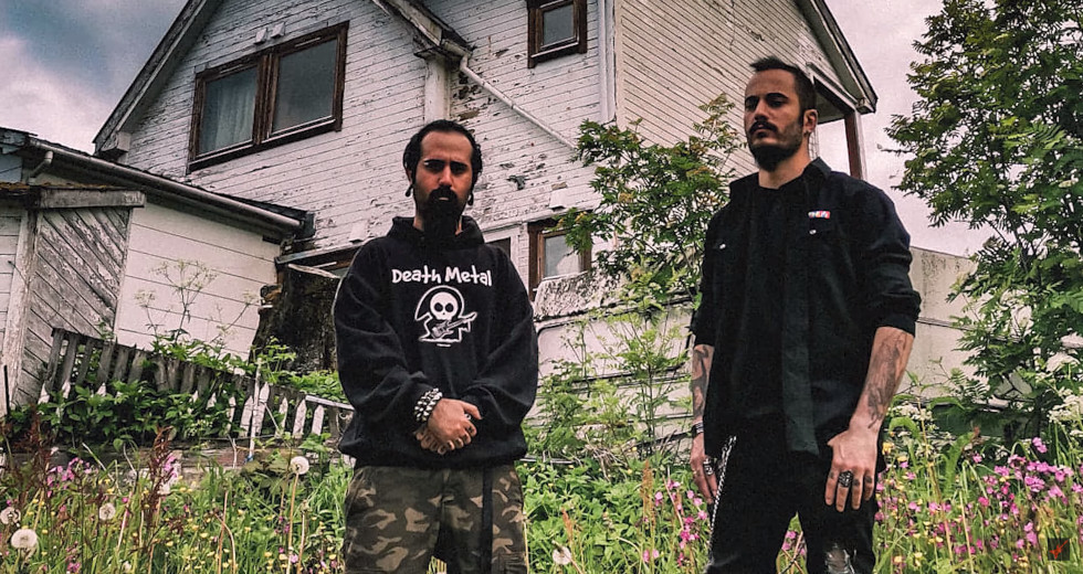 Φυλάκιση και… βουρδουλιές επειδή έπαιζαν heavy metal