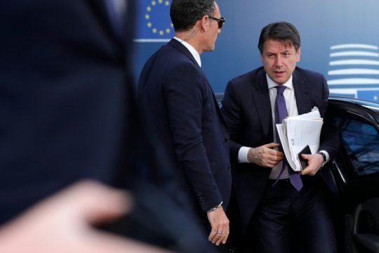 Πολιτική δέσμευση για το 2020 ζητούν οι Βρυξέλλες από τη Ρώμη